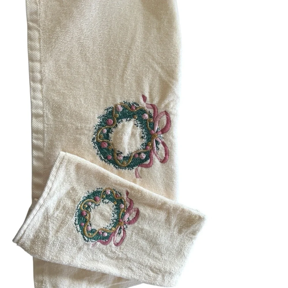 VTG R.A. Briggs Jillian Collection Holiday 2Pc Towel Set Bath Hand Towel Wreath